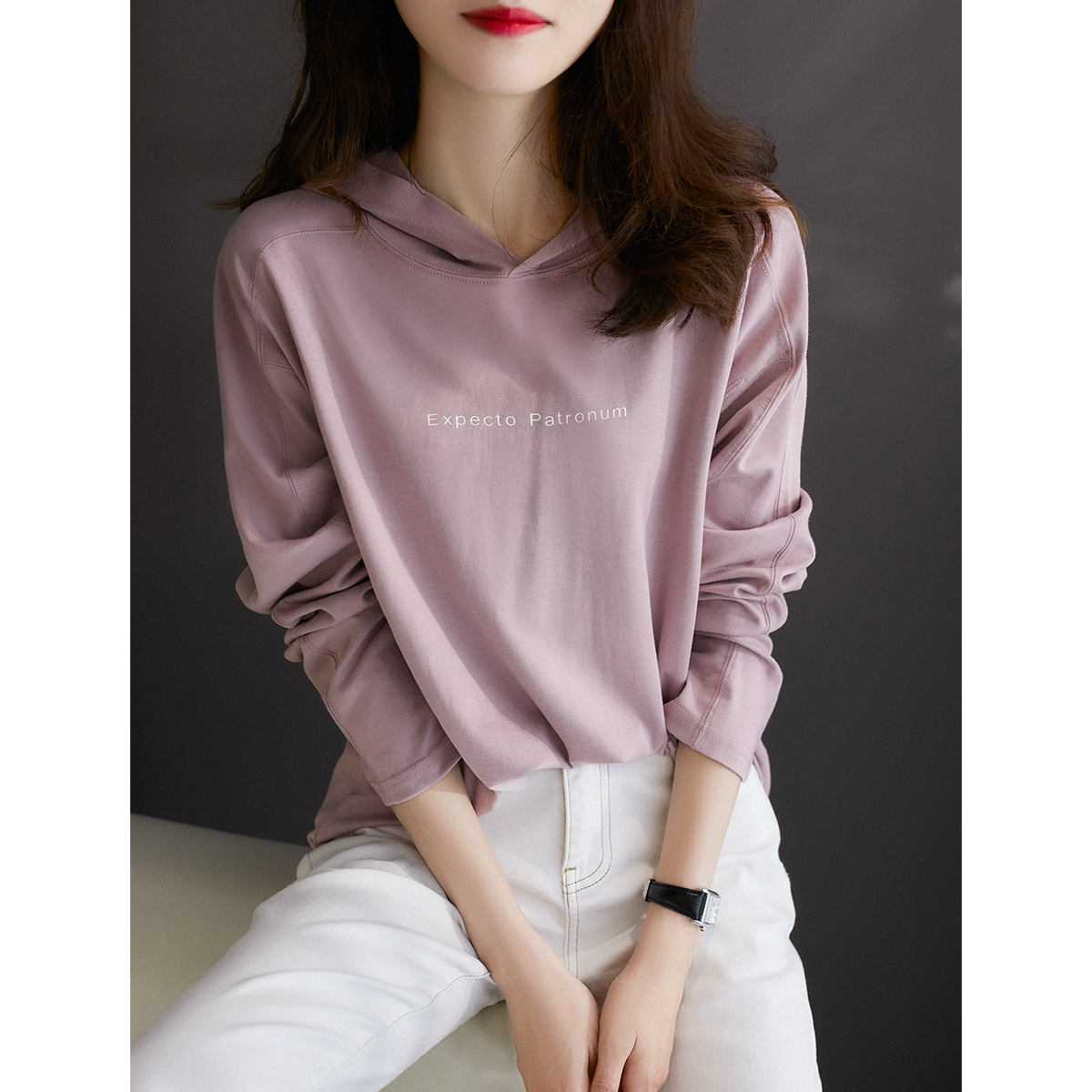 连帽卫衣宽松慵懒风高级感穿搭,卫衣搭配阔腿牛仔裤显瘦秋季穿搭