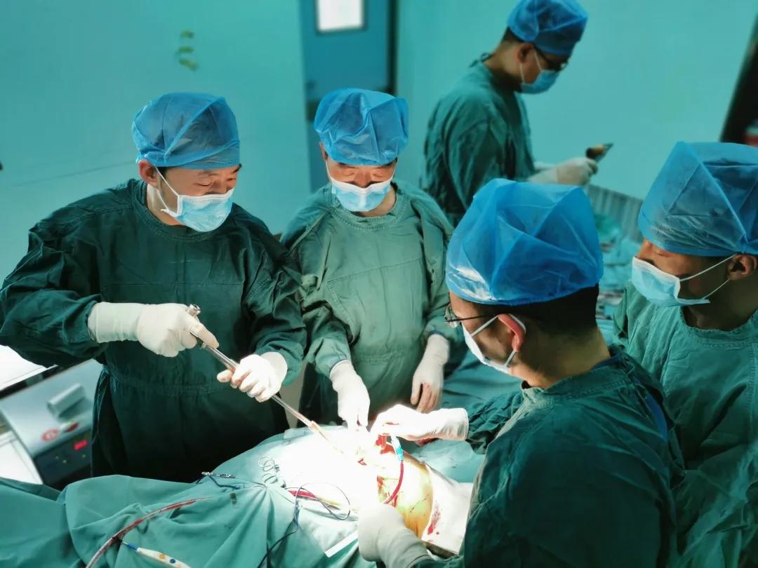 不忘初心砥砺前行抗击疫情,抗击新冠肺炎医疗队逆行出征