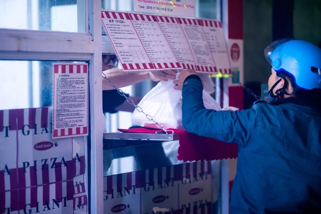 这是一家神奇Pizza小店，居然默默霸占着海口点评西餐榜TOP1