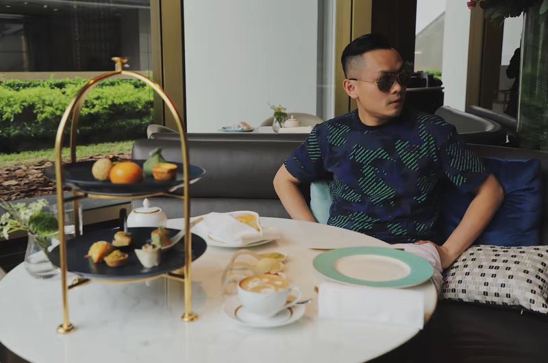 住进这座香港潮牌酒店，像是完成了一趟艺术旅行