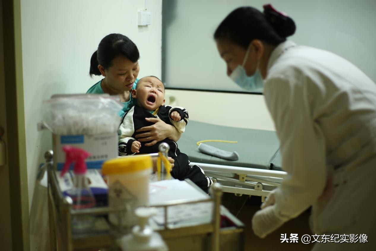 孩子基因突变死了,基因突变孩子光哭