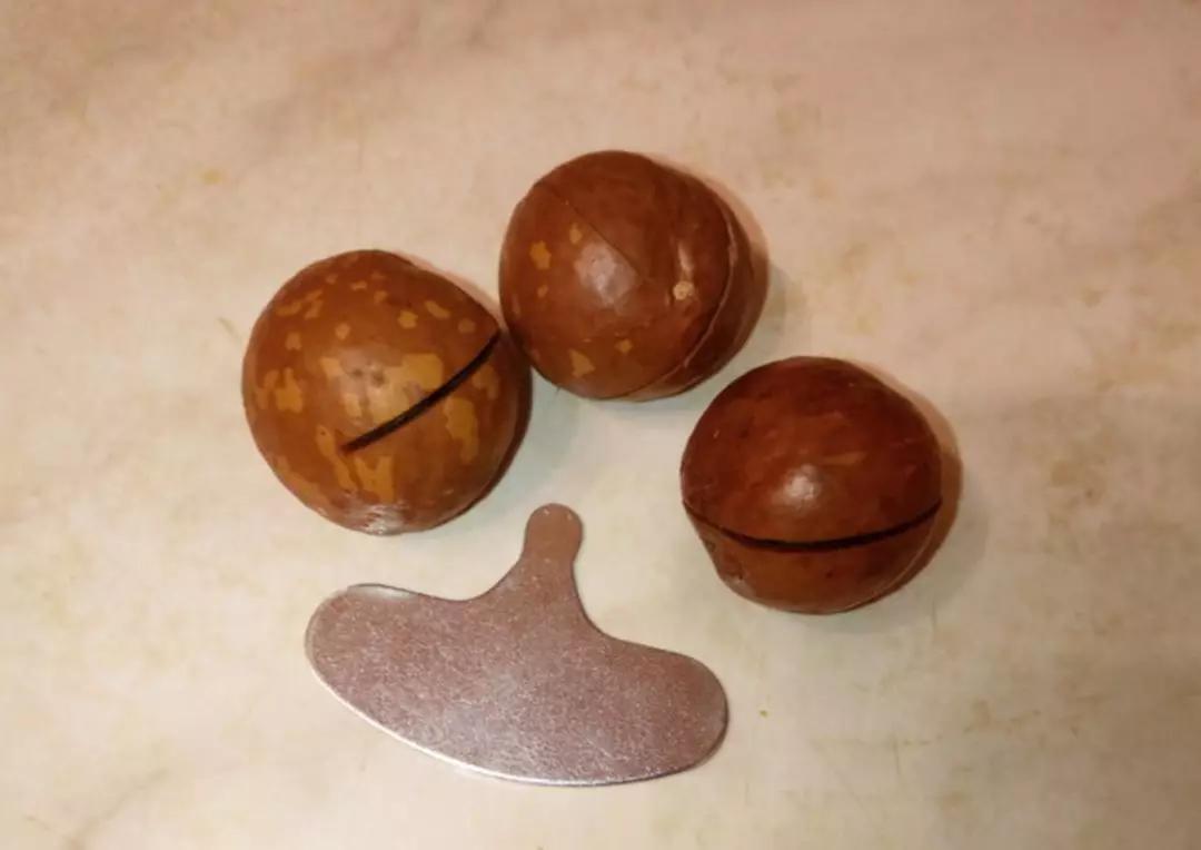 花生、瓜子、腰果、巴旦木……坚果那么多，谁最昂贵？谁最危险？