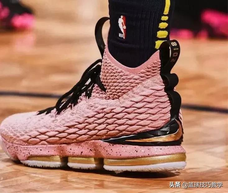 适合情侣的球鞋500以内,适合情侣秋冬球鞋平价