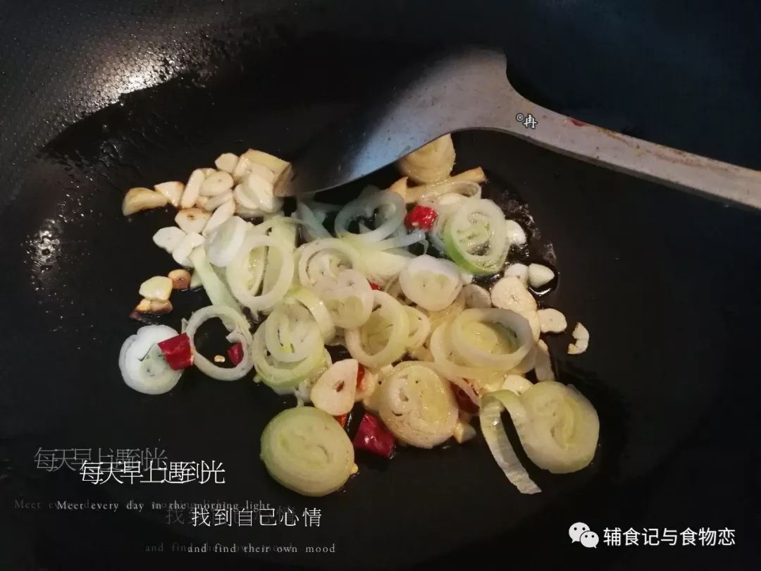 【食物恋】辣炒花蛤——手把手教你处理贝类，再也不会吃到沙子了