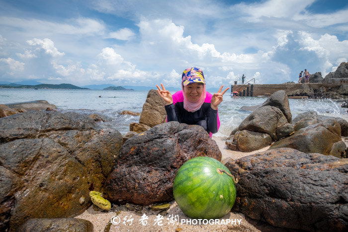 这个荒岛超多海胆和鲍鱼，但不能抓只能看，登岛还必须入境香港