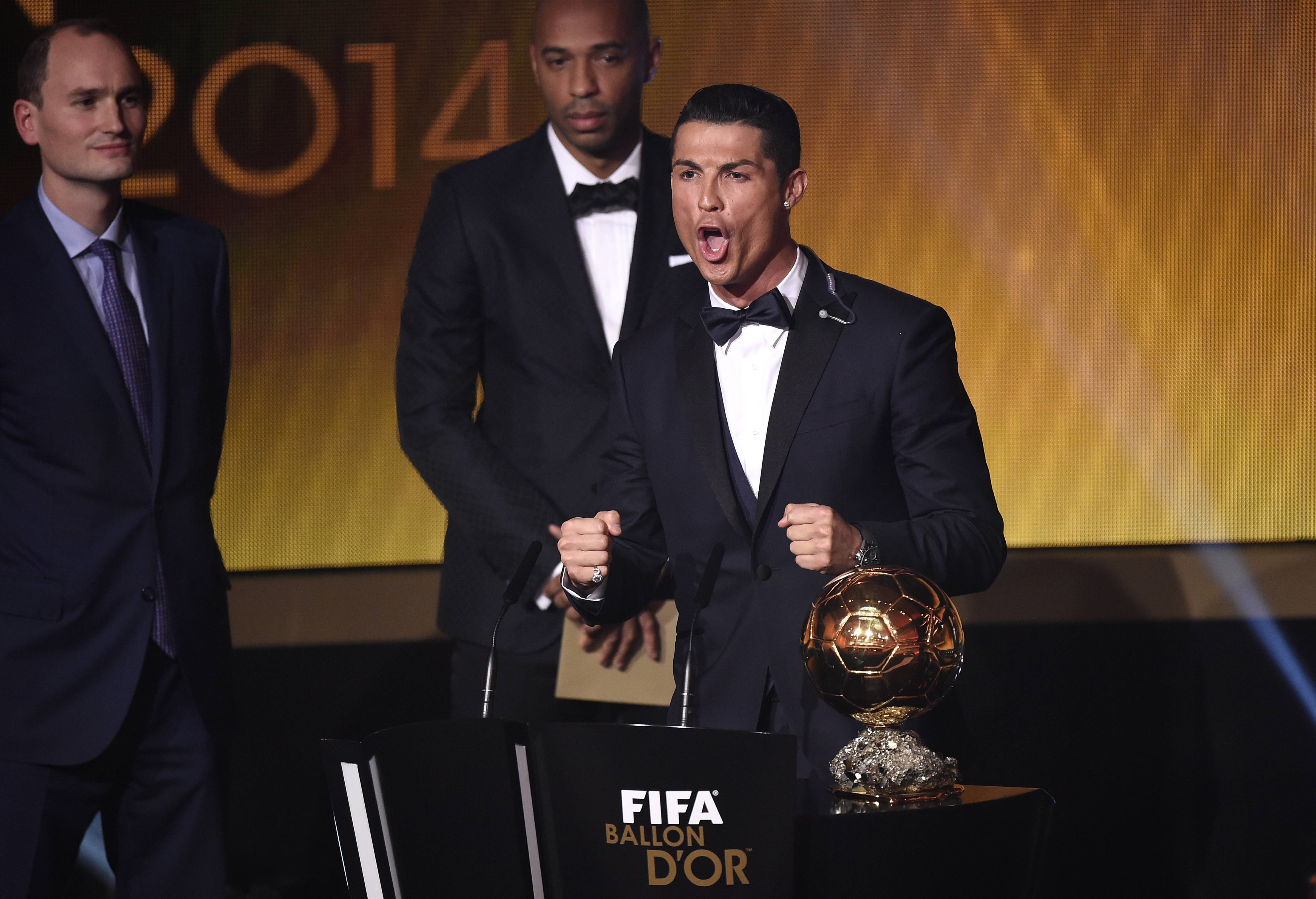 梅西金球奖稳了？多方证实已拍定妆照+确定出席典礼，C罗或拒出席