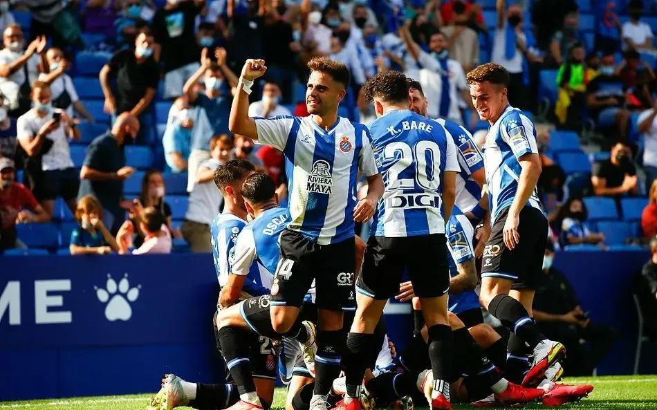 一夜之间，“仁仰马翻”巴黎航母开翻船…