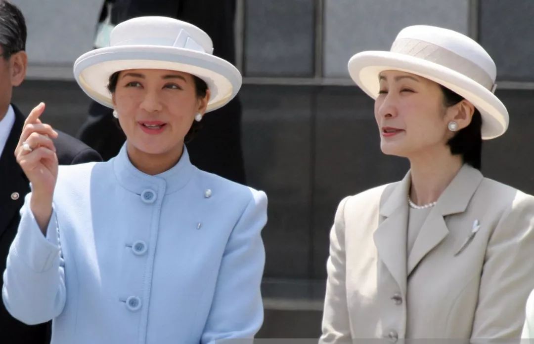 雅子皇后年轻穿搭,雅子皇后青色裙子