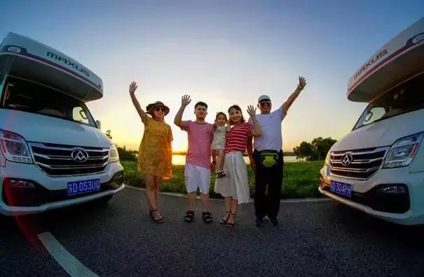 飞翔房车拉摩托,飞翔带上音乐去旅行