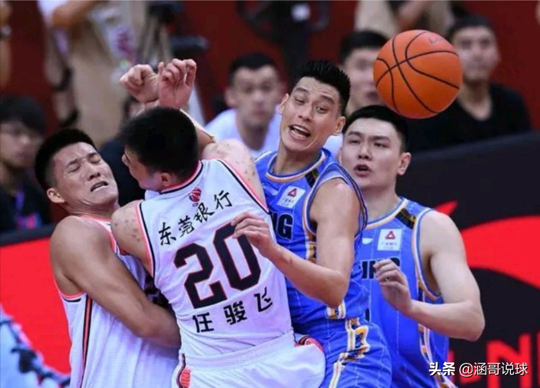 裁判引争议方硕背锅,方硕三分空气犯规