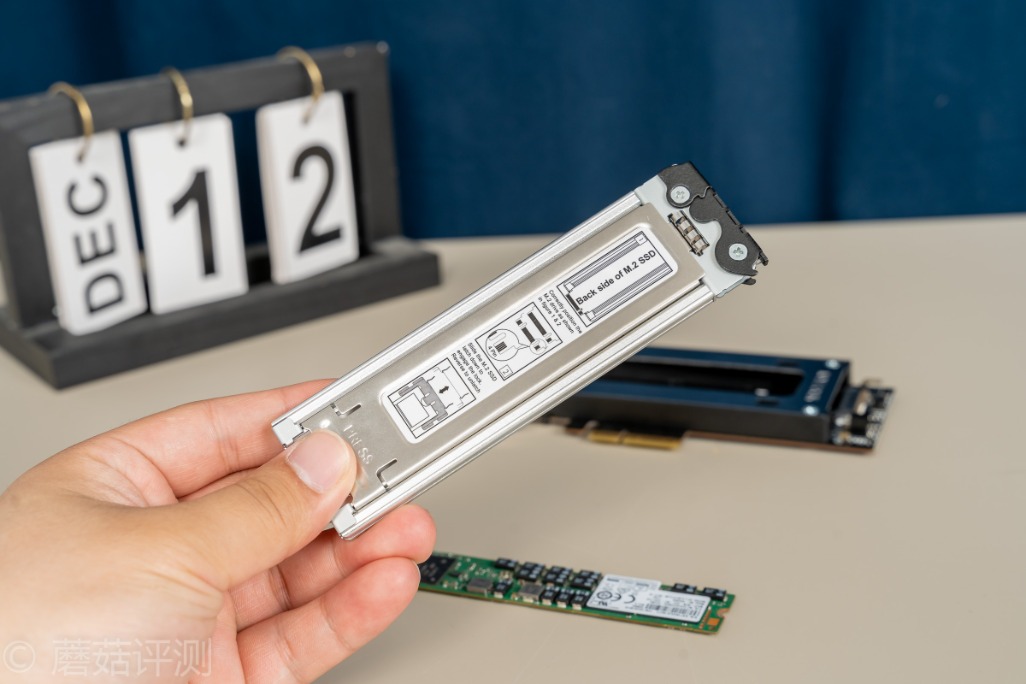 方便插拔，探索更多使用可能、ICYDock硬盘抽取盒PCI转M2评测