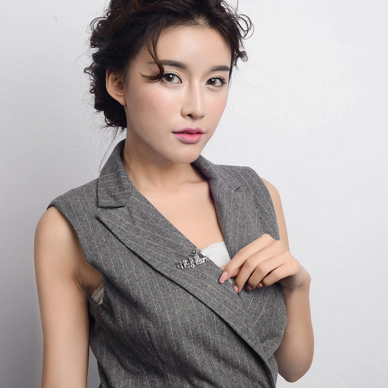 男士工牌胸针的正确戴法,个性定制胸针