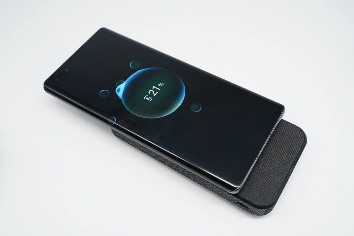 mophiepowerstationwirelessxl评测,苹果对比anker磁吸充电宝