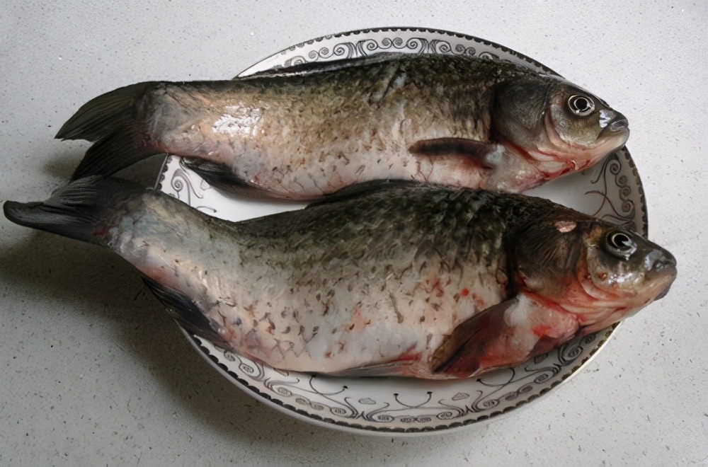 炖鱼汤时，牢牢记住“4窍门”，鱼汤炖好鲜美不腥，分享正确做法