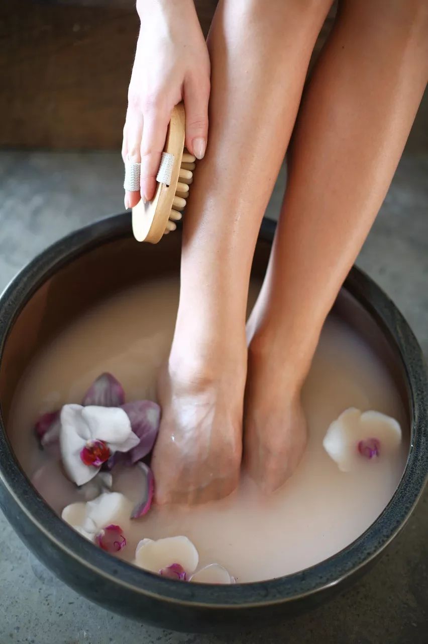 花椒红花老姜艾草艾叶泡脚能瘦吗,泡脚减肥法越泡越瘦学生党