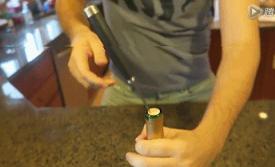 最简单实用的开红酒方法,没有开瓶器怎样开红酒最方便