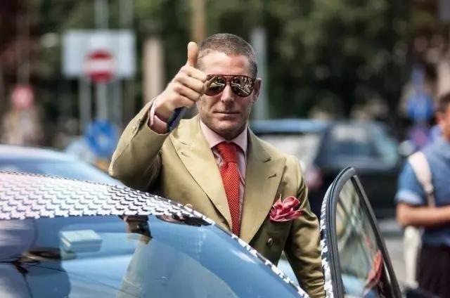 ItaliaIndependent：意大利“国民老公”喊你换眼镜啦