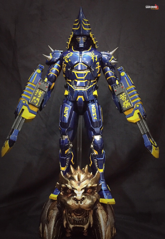 托尼史塔克《铁甲钢拳》吵闹小子钢铁侠盔甲