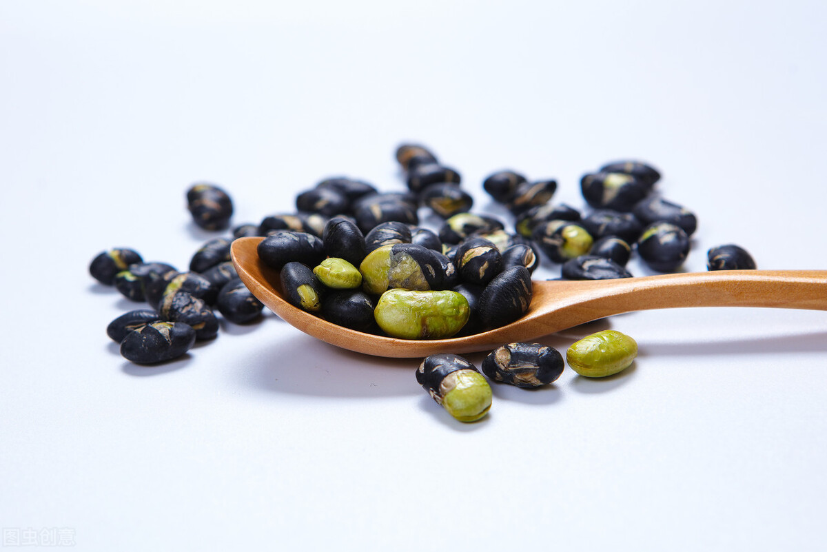 长了白发吃什么可以乌发,为白发困扰