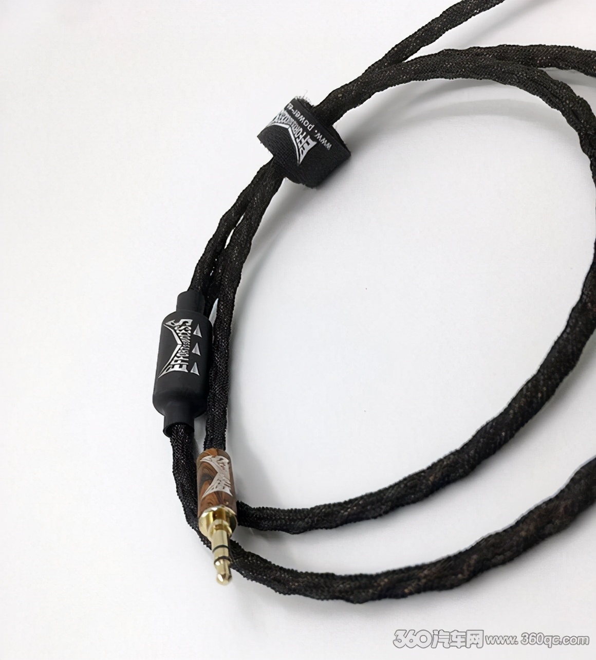 车载靓声时代更需无损传输正力车福AUX线敢当最佳辅助