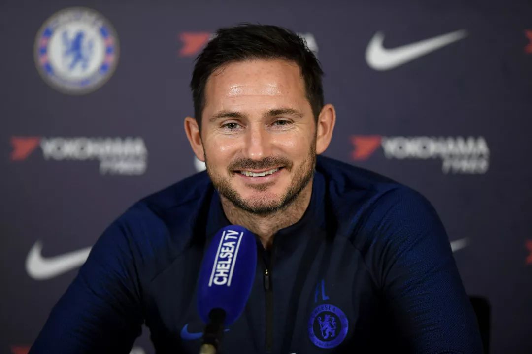 足坛主帅冲突,足坛主教练孔蒂