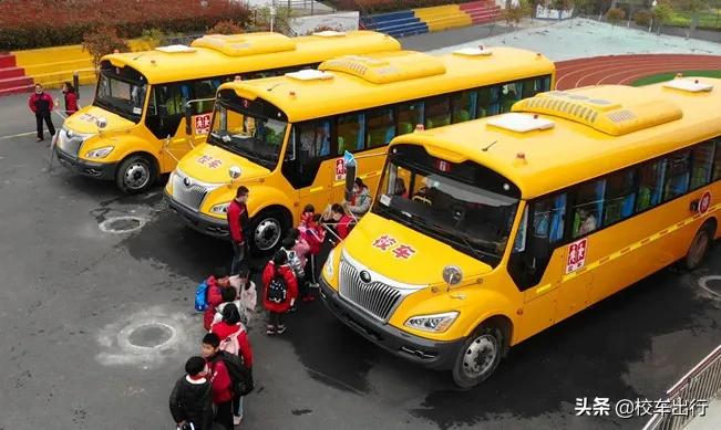 校车出行|家长、学校、司机三方沟通核心——跟车老师的日常