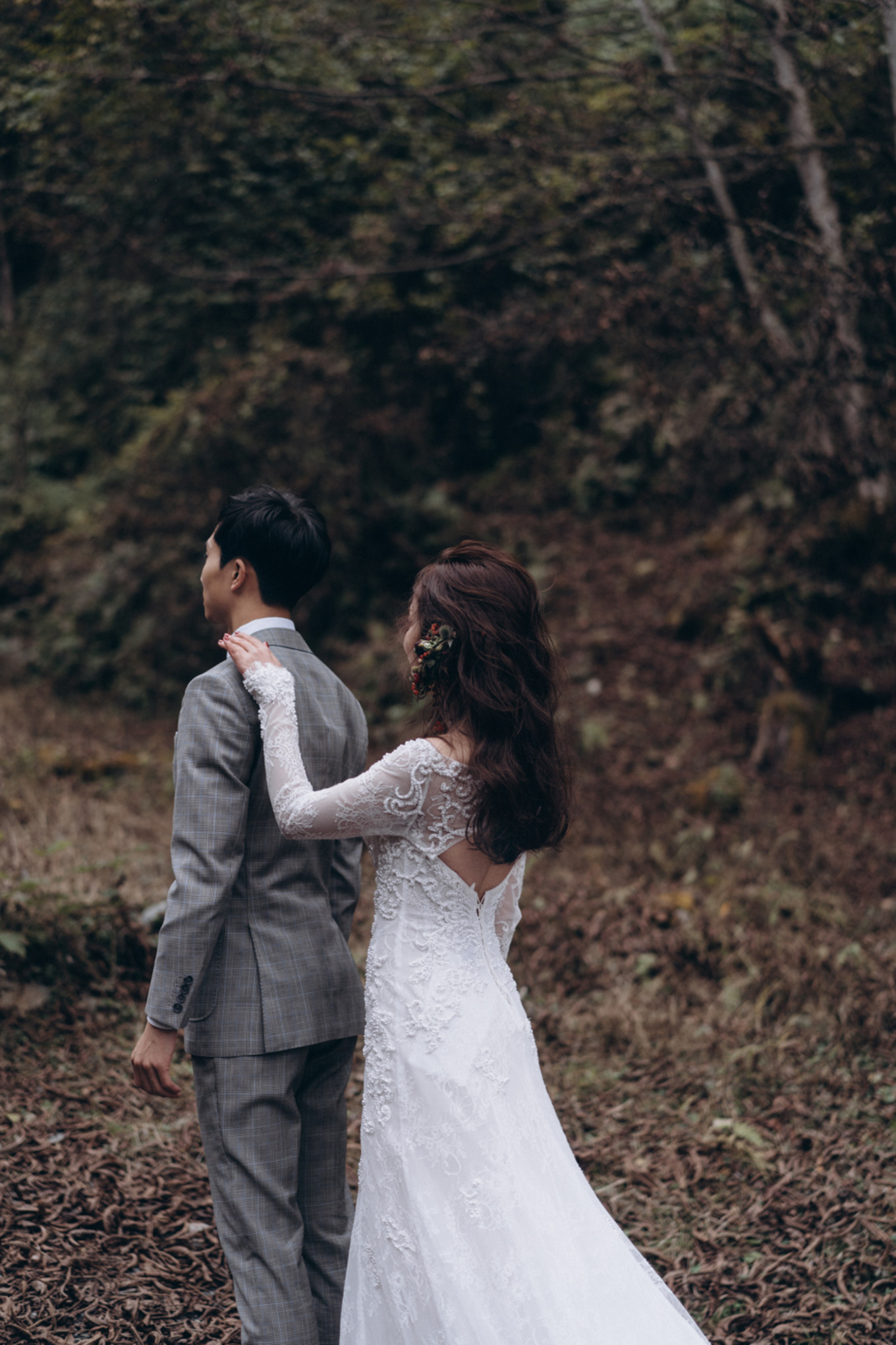 我们带上婚纱，去与世隔绝的山中办了一场绝世婚礼