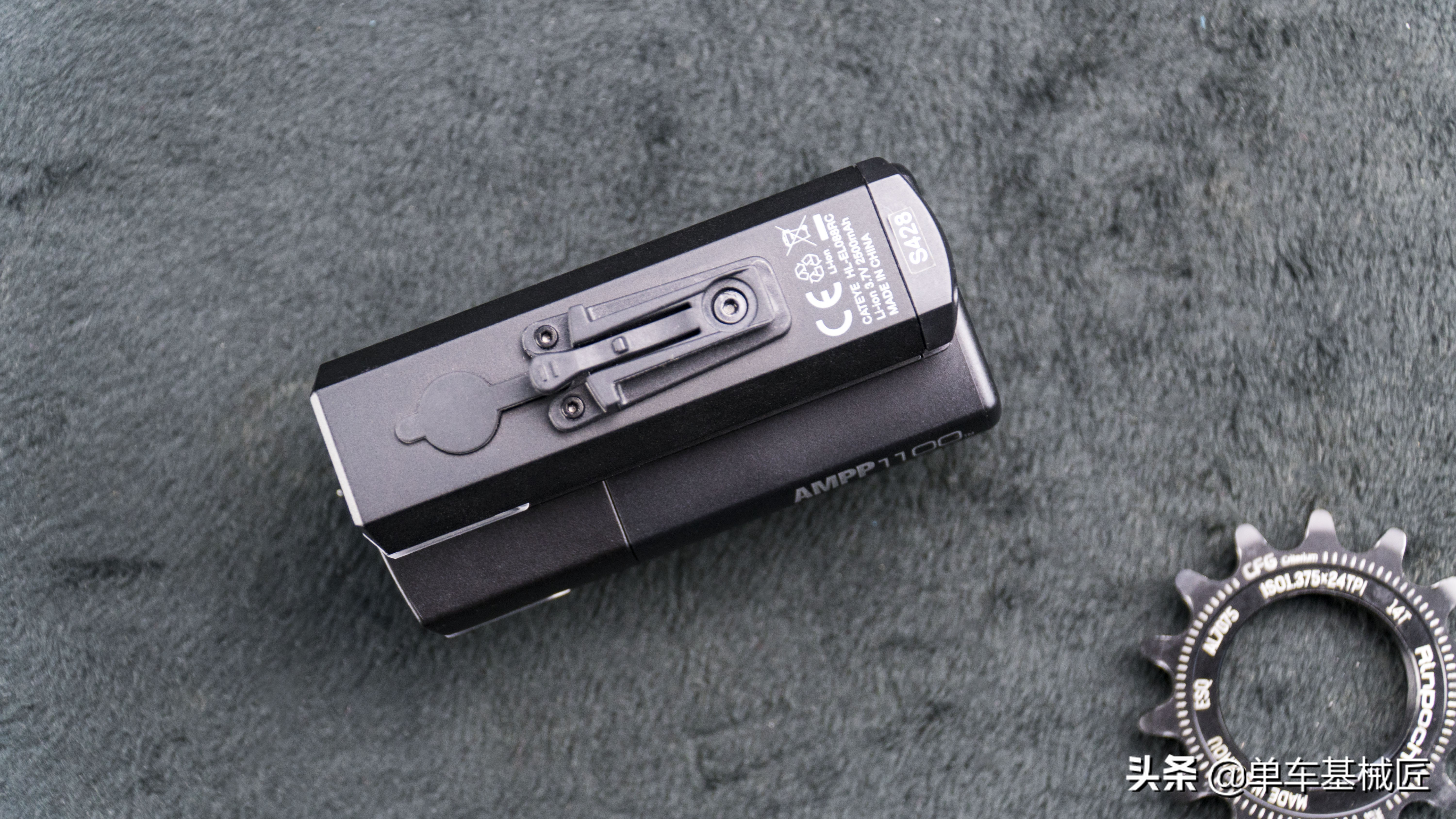 猫眼的信号灯闪红色怎么回事,猫眼上的灯为什么有时会亮