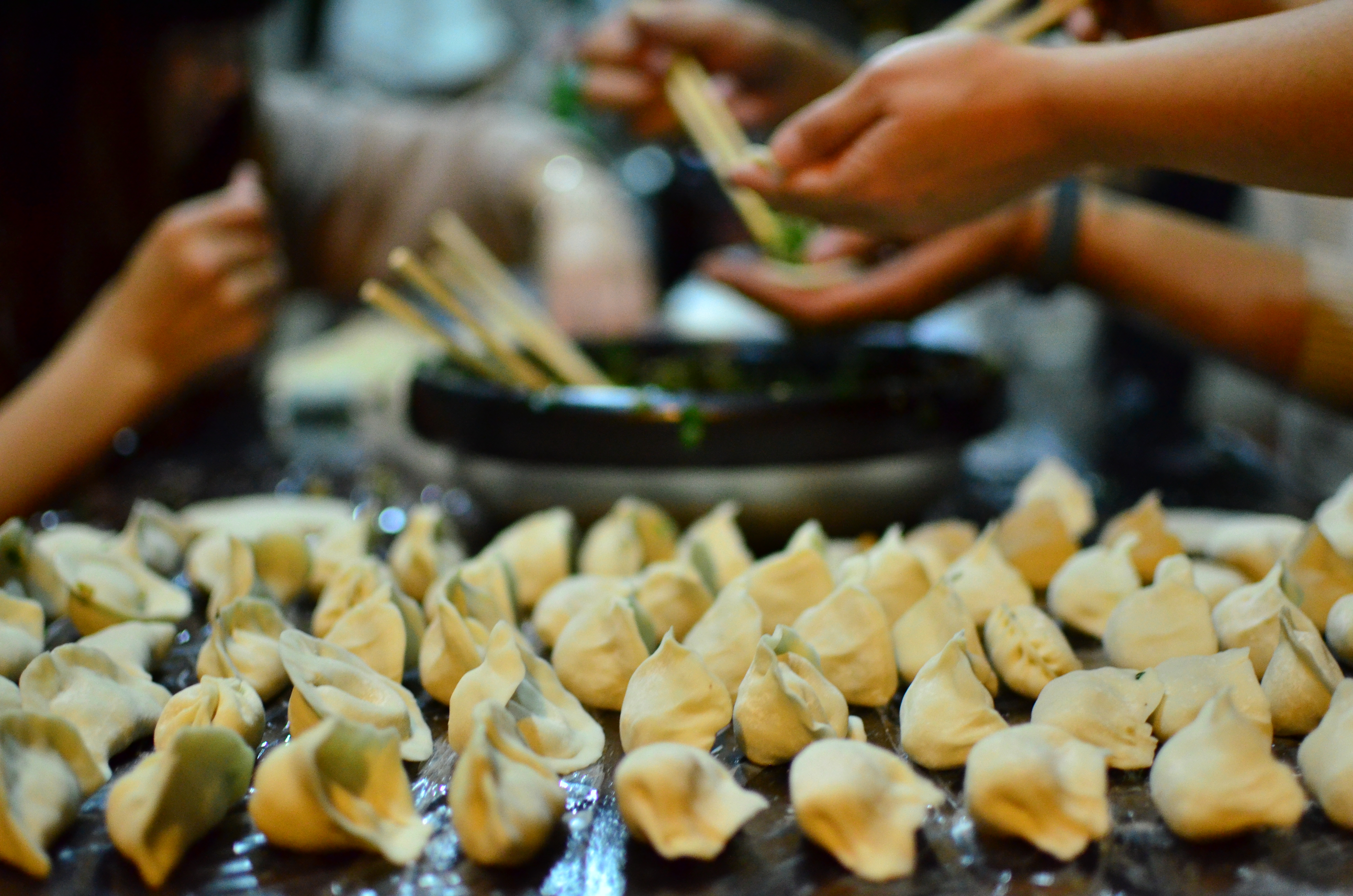 剩饺子怎么做成鸡蛋煎饺,饺子吃不完怎么办