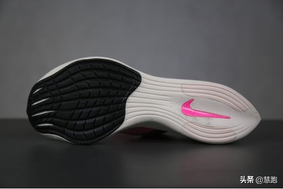 跑马拉松推荐耐克什么系列,跑全马的耐克碳板跑鞋推荐