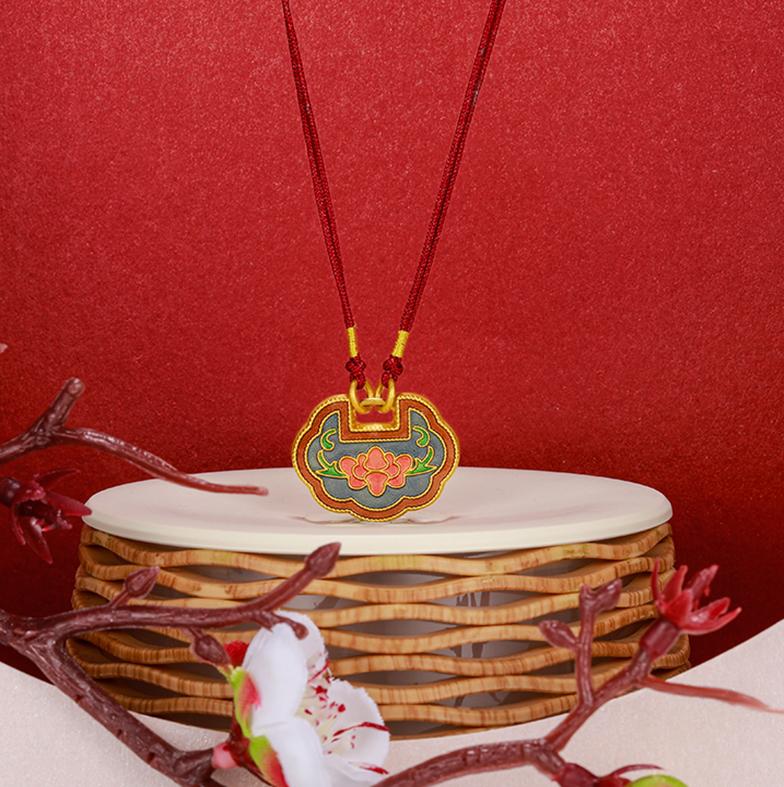 长命锁是自古以来的吉祥物,长命锁作为饰品点缀