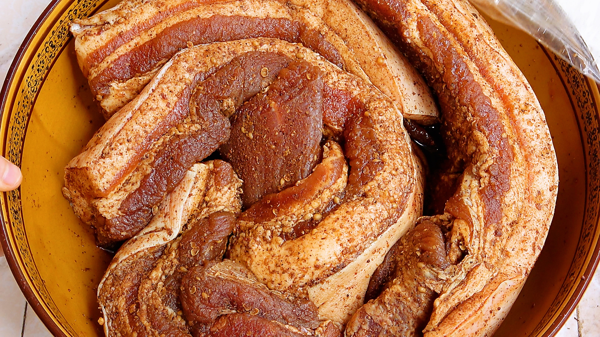 腌10斤四川腊肉放多少盐？30年比例配方告诉你，好吃不长霉