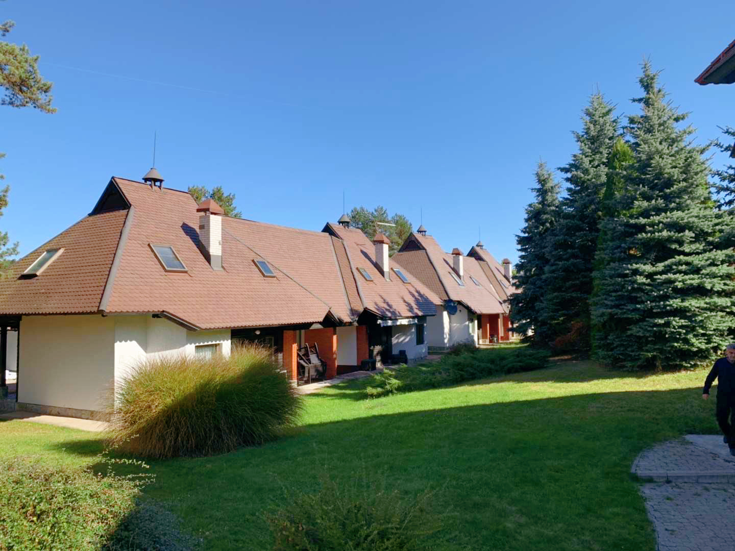 足球少年的小木屋很酷、“圣诞小镇”的秋天很美