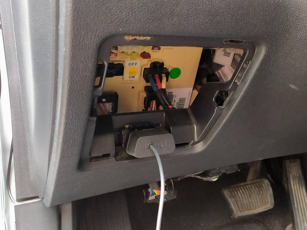 科技感爆棚!这款HUD终身免流量导航,还能在线听音乐看视频