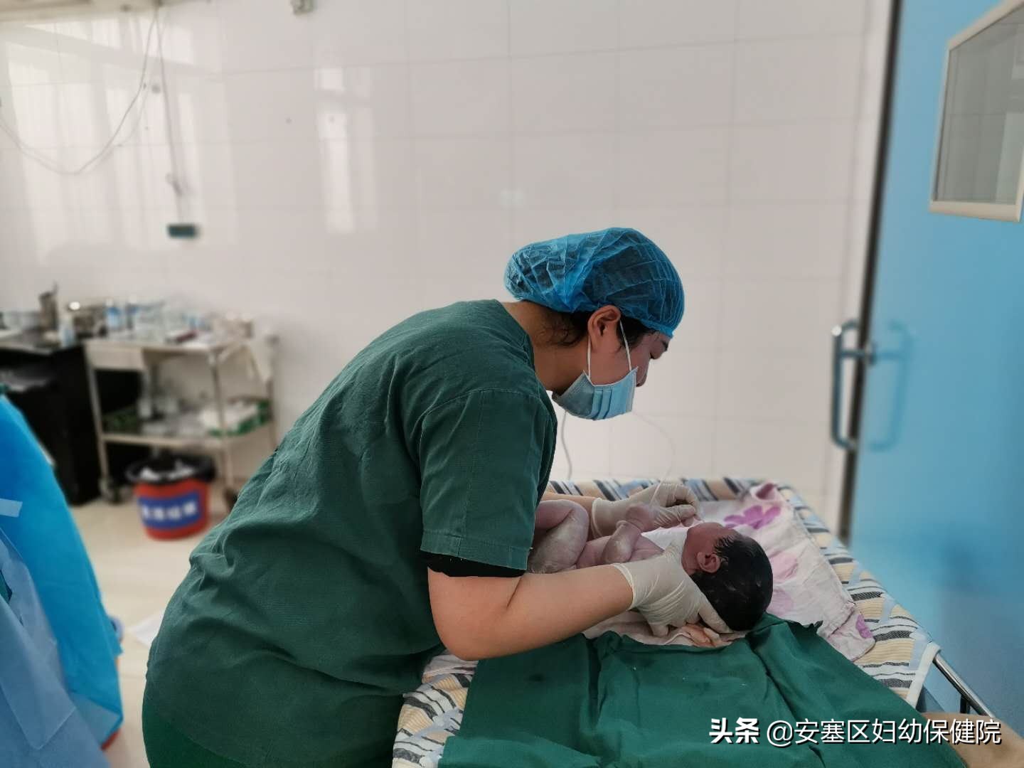 区妇保院妇产科首次成功实施一例三次剖宫产手术