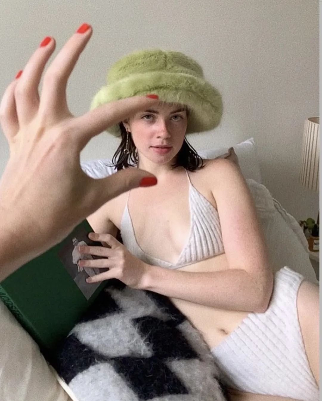 圆脸戴什么帽子比较好,圆脸女孩如何选帽子