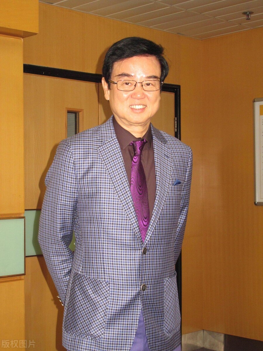 黄百鸣人生经历,黄百鸣年轻时照