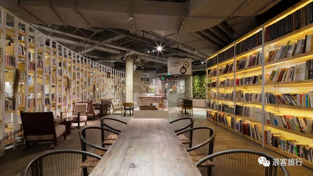 这里是集酒店、商场、餐饮、游乐园、探险王国一体的三亚度假酒店