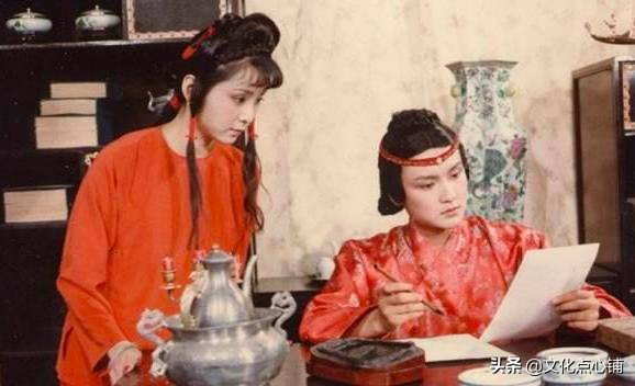 作为“学生”的贾宝玉，学历只有小学水平，其满身才学从何而来？