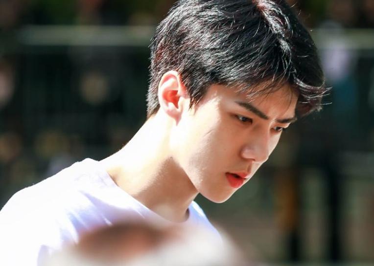 明星偷吃零食被发现,高圆圆被星探发现的照片