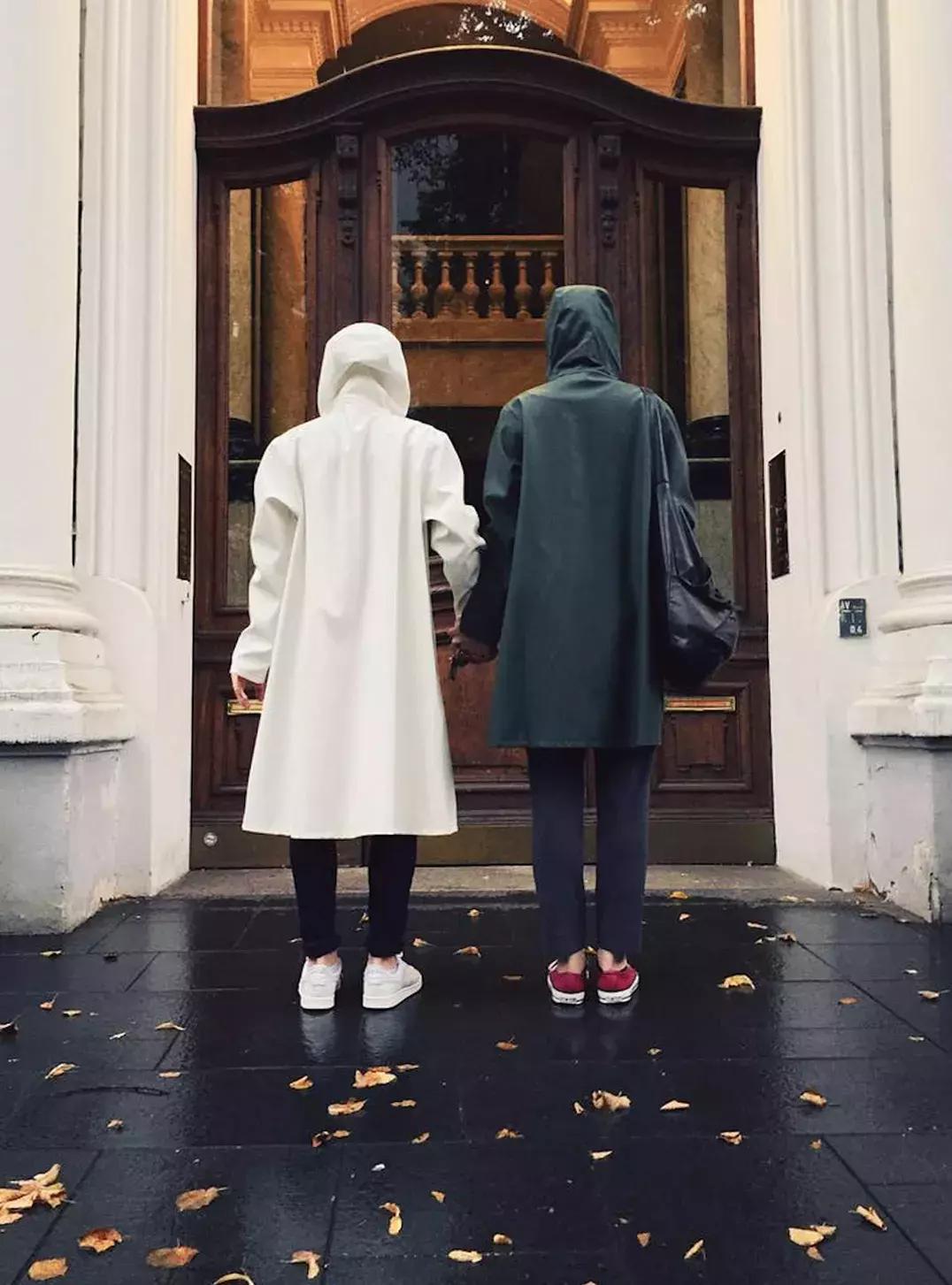 问江南“晴为何物”，你见过这些时尚品牌的雨衣、雨靴吗？