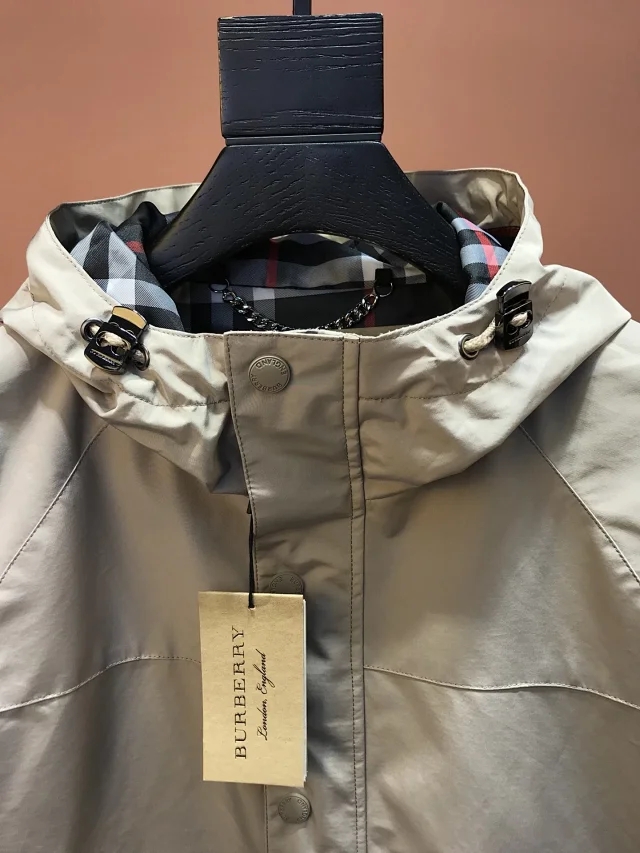 中国人穿巴宝莉风衣,澳门巴宝莉风衣