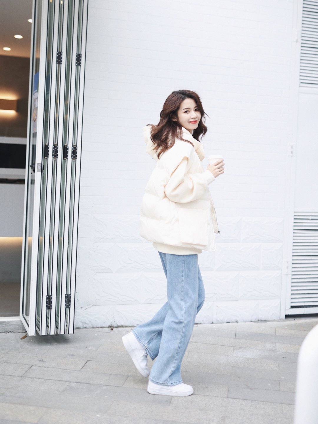 小白鞋正确穿法视频,春天小白鞋搭配什么裤子和衣服