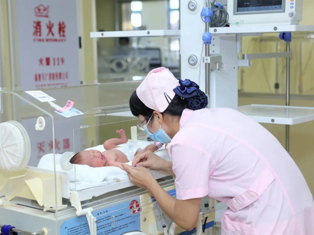 关爱新生呵护未来——记安溪县医院新生儿科独立开科满月