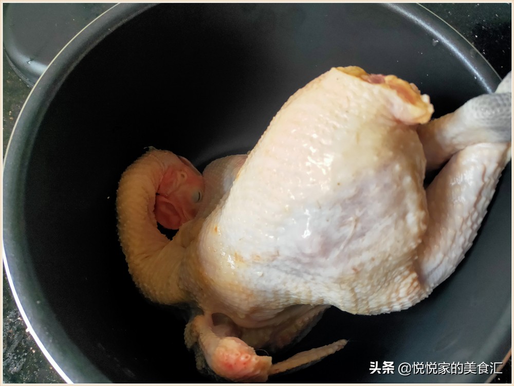 老公花80元买了只4斤重的鸡，往电饭煲里一扔，出锅后孩子没吃够