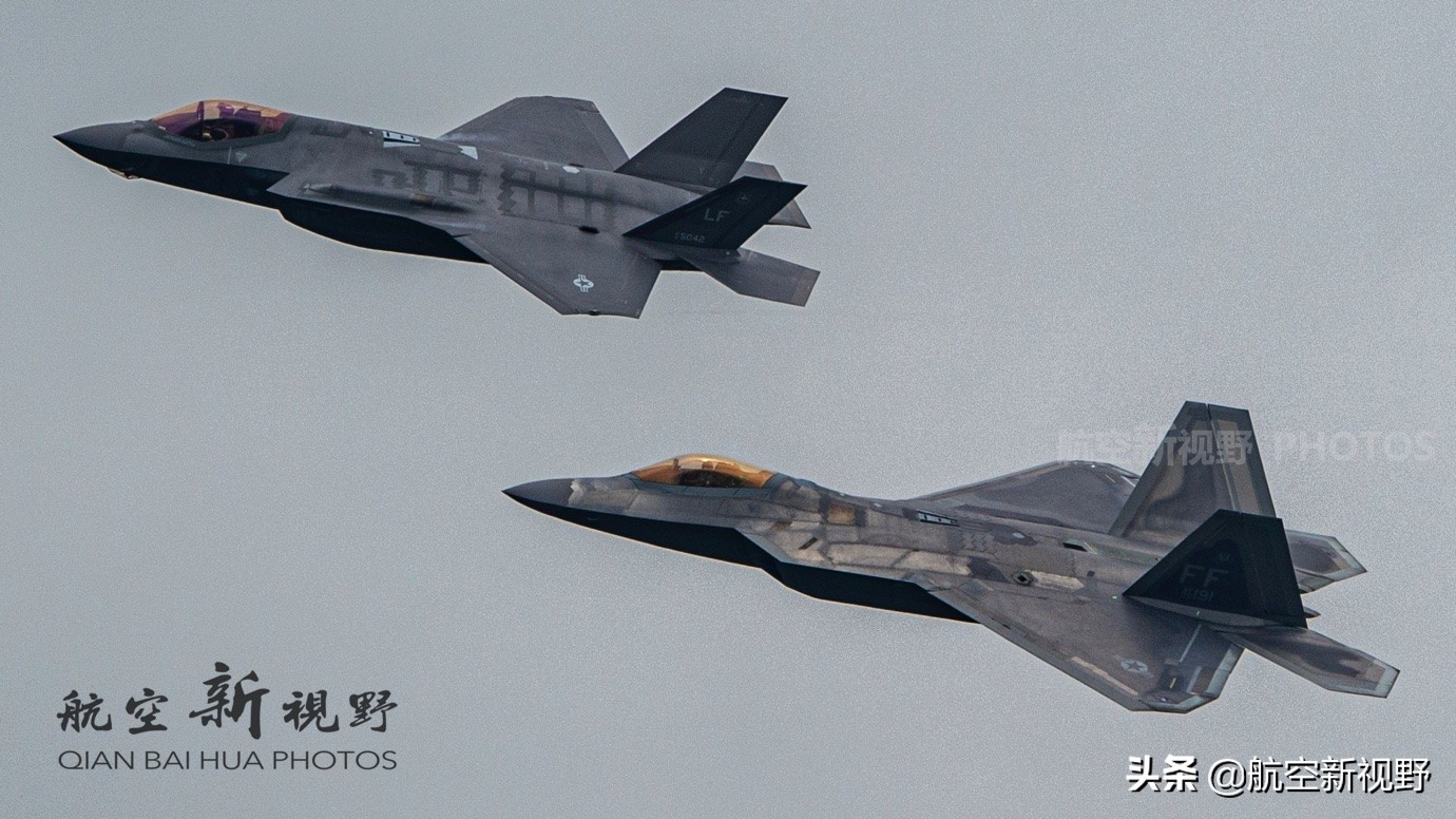 F-22隐形战机高清组图，第一款美制四代机，服役15年依旧帅气逼人