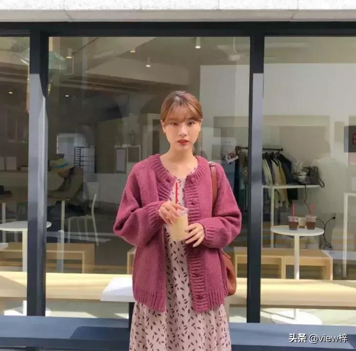 刘雯同款羊毛衫穿搭,初恋风的毛衣