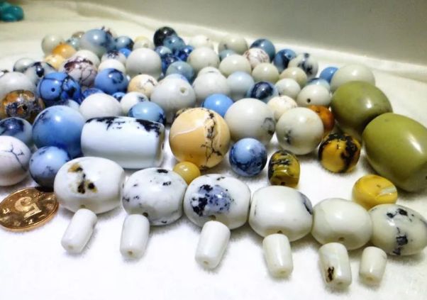 有绿松石伴生矿出绿松石吗,绿松石和绿松石伴生矿区别