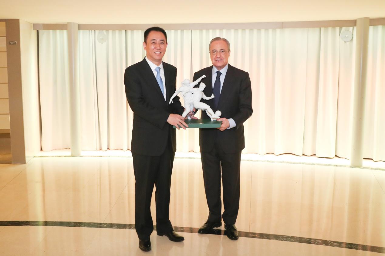 许家印对足球队员讲话,许家印报效祖国