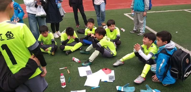 足球转动梦想绿茵放飞希望——曲江南湖小学举办第二届校园足球赛
